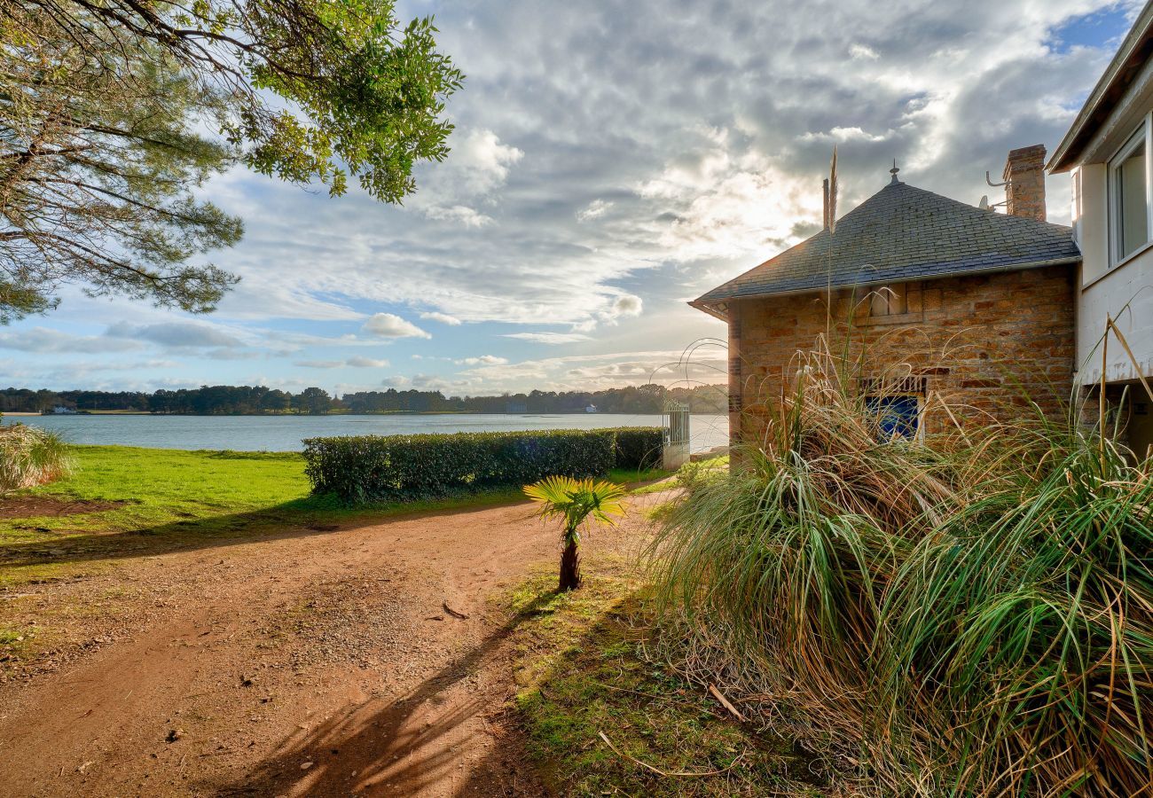House in Loctudy - An exceptional address for 4 on Queffen Island