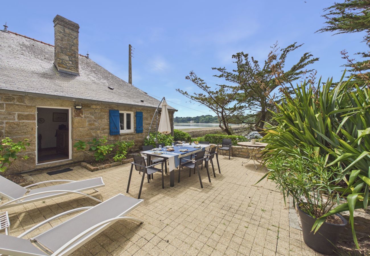House in Loctudy - An exceptional address for 4 on Queffen Island