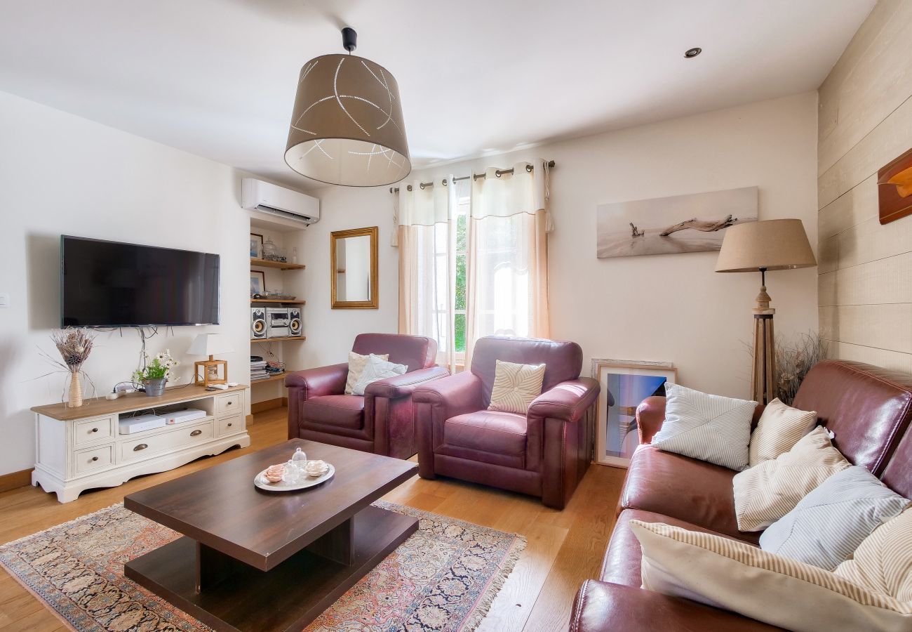House in Ars-en-Ré - House for 10, direct access to the beach