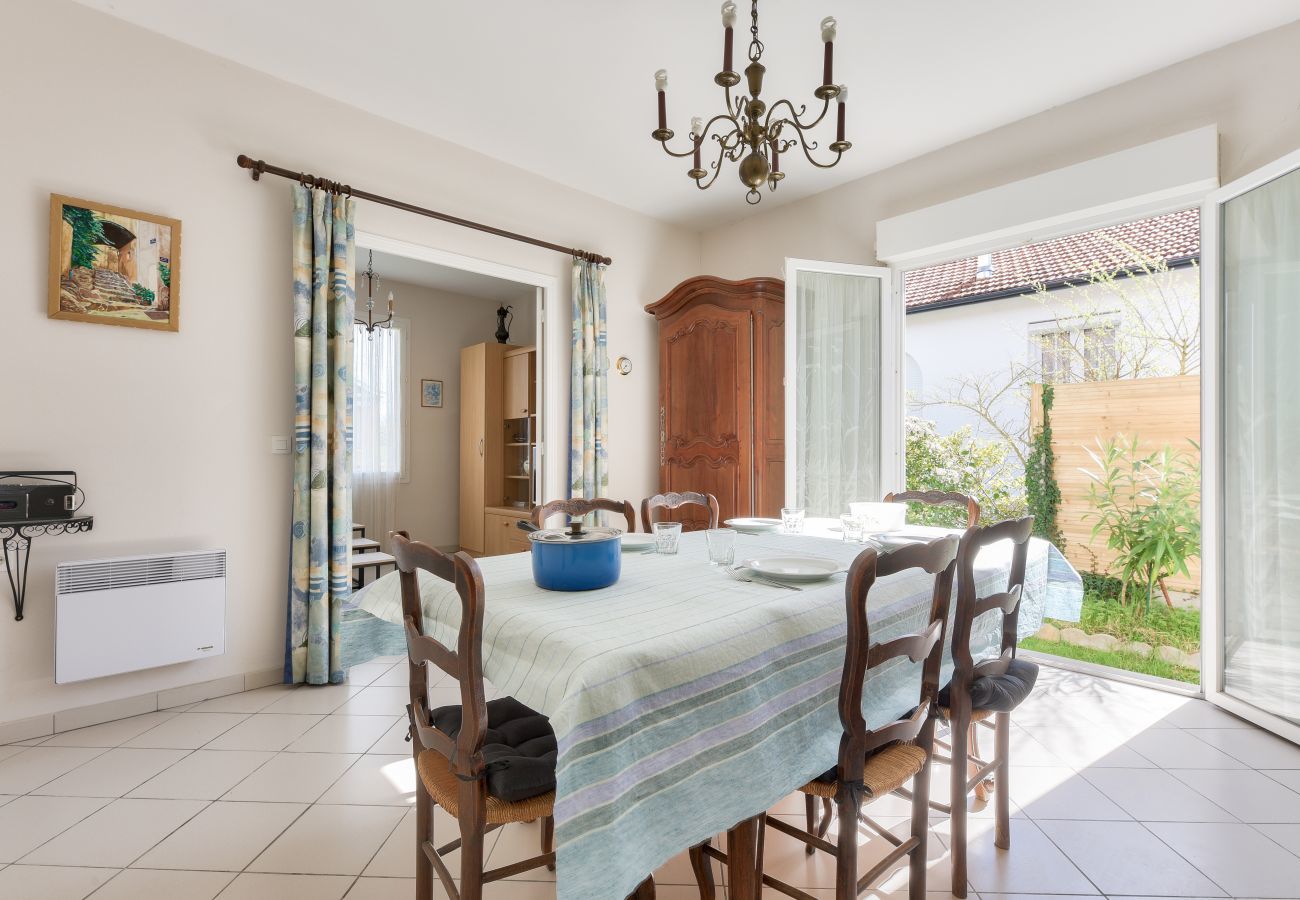House in Andernos-les-Bains - A peaceful stopover for 4 in Andernos-les-Bains