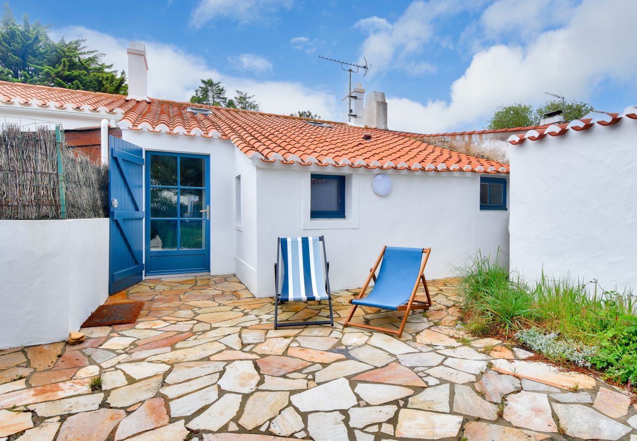 House in L'Epine - House for 2 adults - 4 children - 600m beach