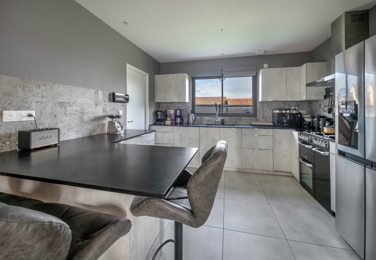 House in Pornic - Family home with jacuzzi for 6