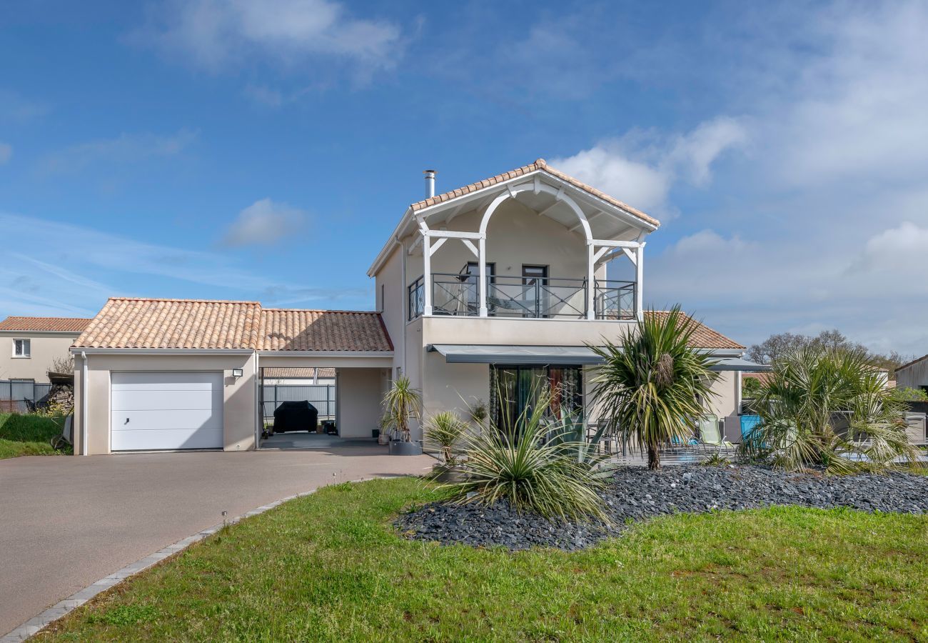 House in Pornic - Family home with jacuzzi for 6