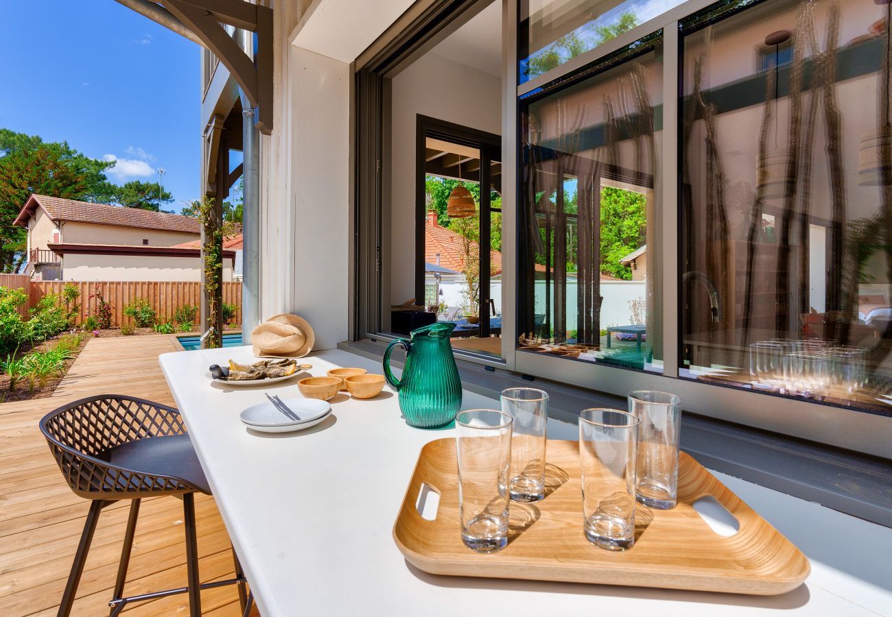 House in Andernos-les-Bains - Spacious Villa under the pines andpool