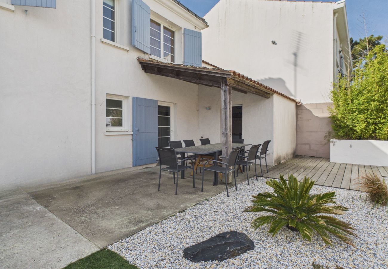 Villa in La Barre-de-Monts - House for 10 with heated pool