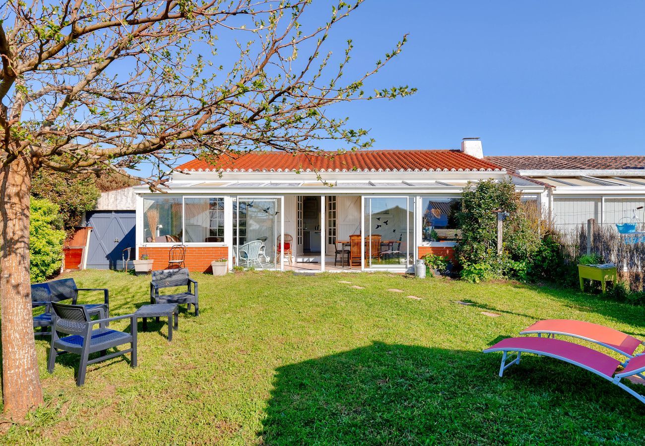 House in Saint-Hilaire-de-Riez - Stay with garden for 6 800m from the beach