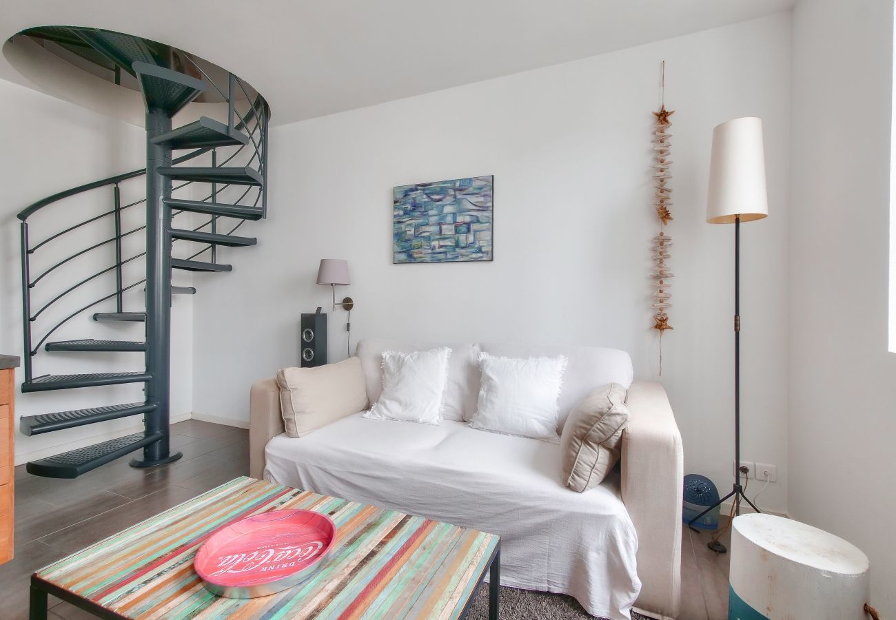 Apartment in Saint-Martin-de-Ré - With terrace near the Port of St-Martin-de-Ré