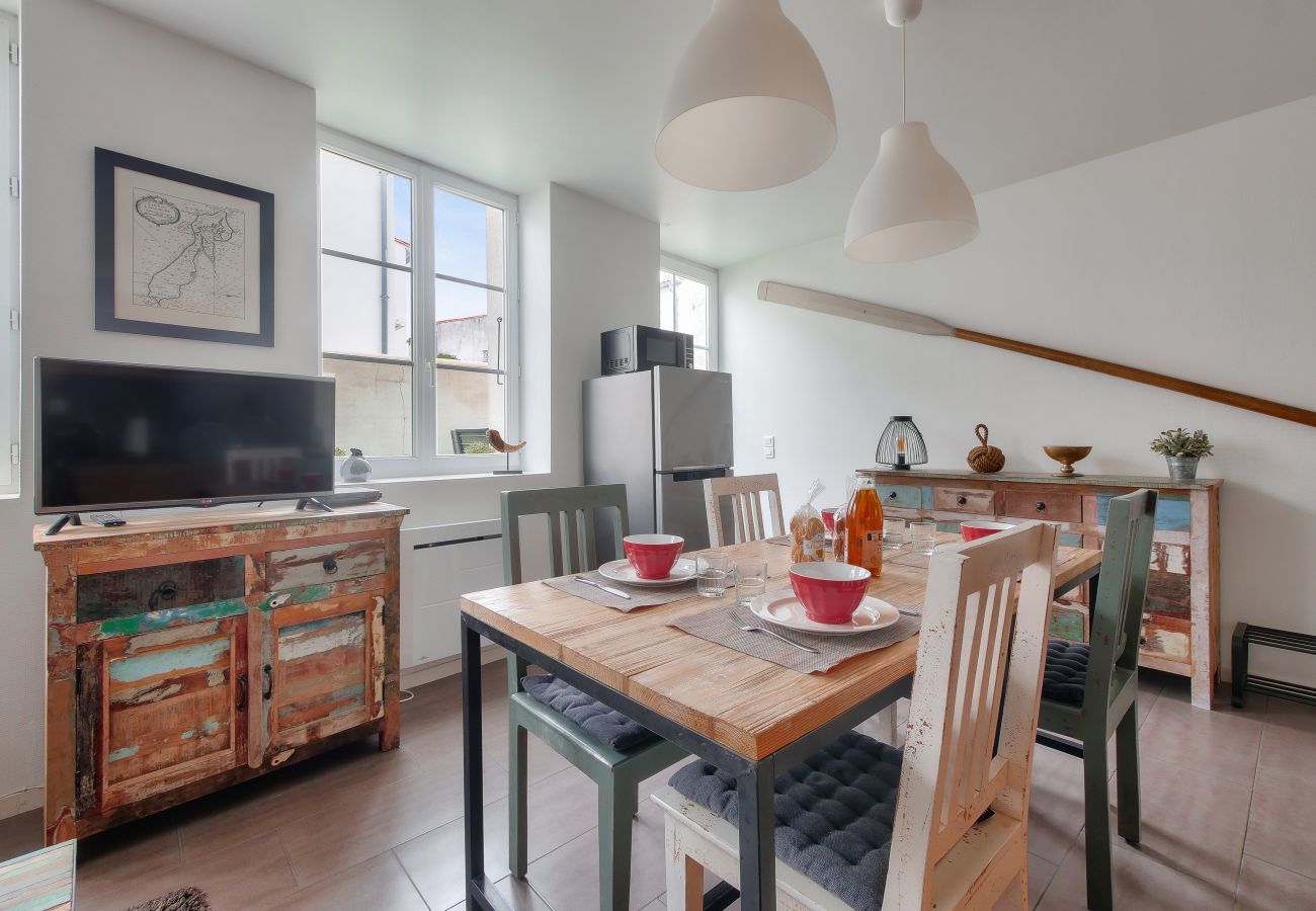 Apartment in Saint-Martin-de-Ré - With terrace near the Port of St-Martin-de-Ré
