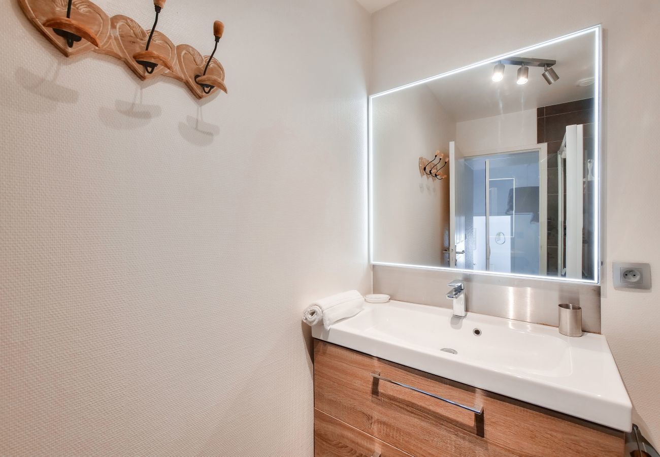 Apartment in Saint-Martin-de-Ré - With terrace near the Port of St-Martin-de-Ré