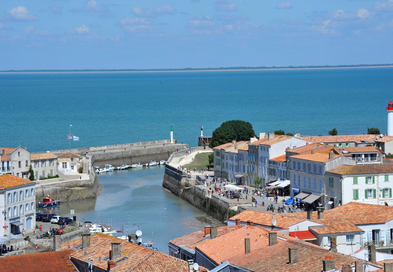 Apartment in Saint-Martin-de-Ré - With terrace near the Port of St-Martin-de-Ré