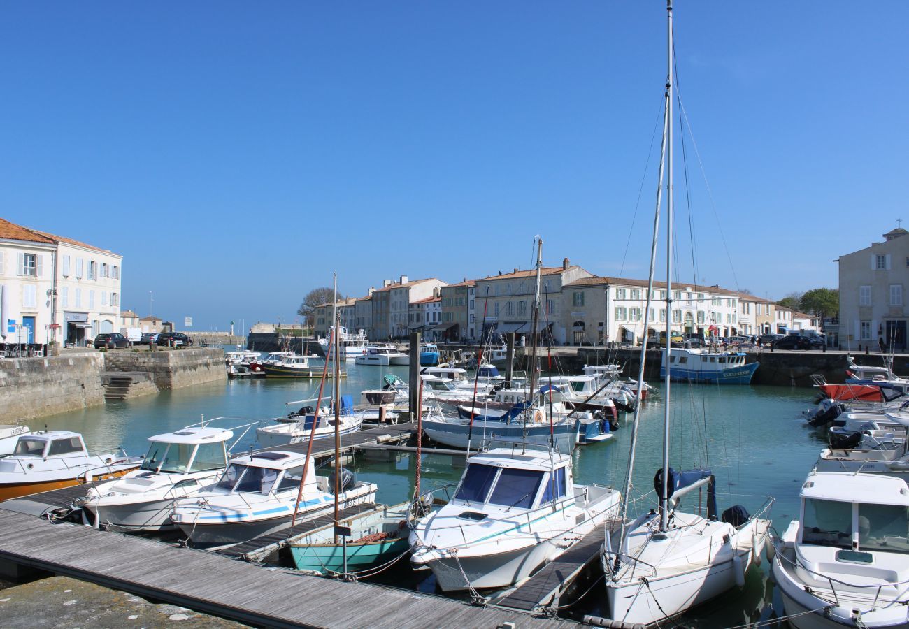 Apartment in Saint-Martin-de-Ré - With terrace near the Port of St-Martin-de-Ré