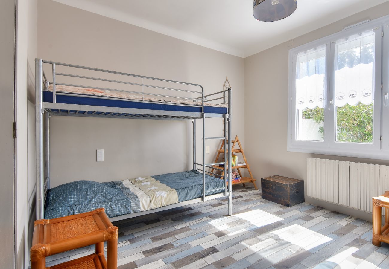 House in Barbâtre - 800m from beach - House 4 adults - 4 children
