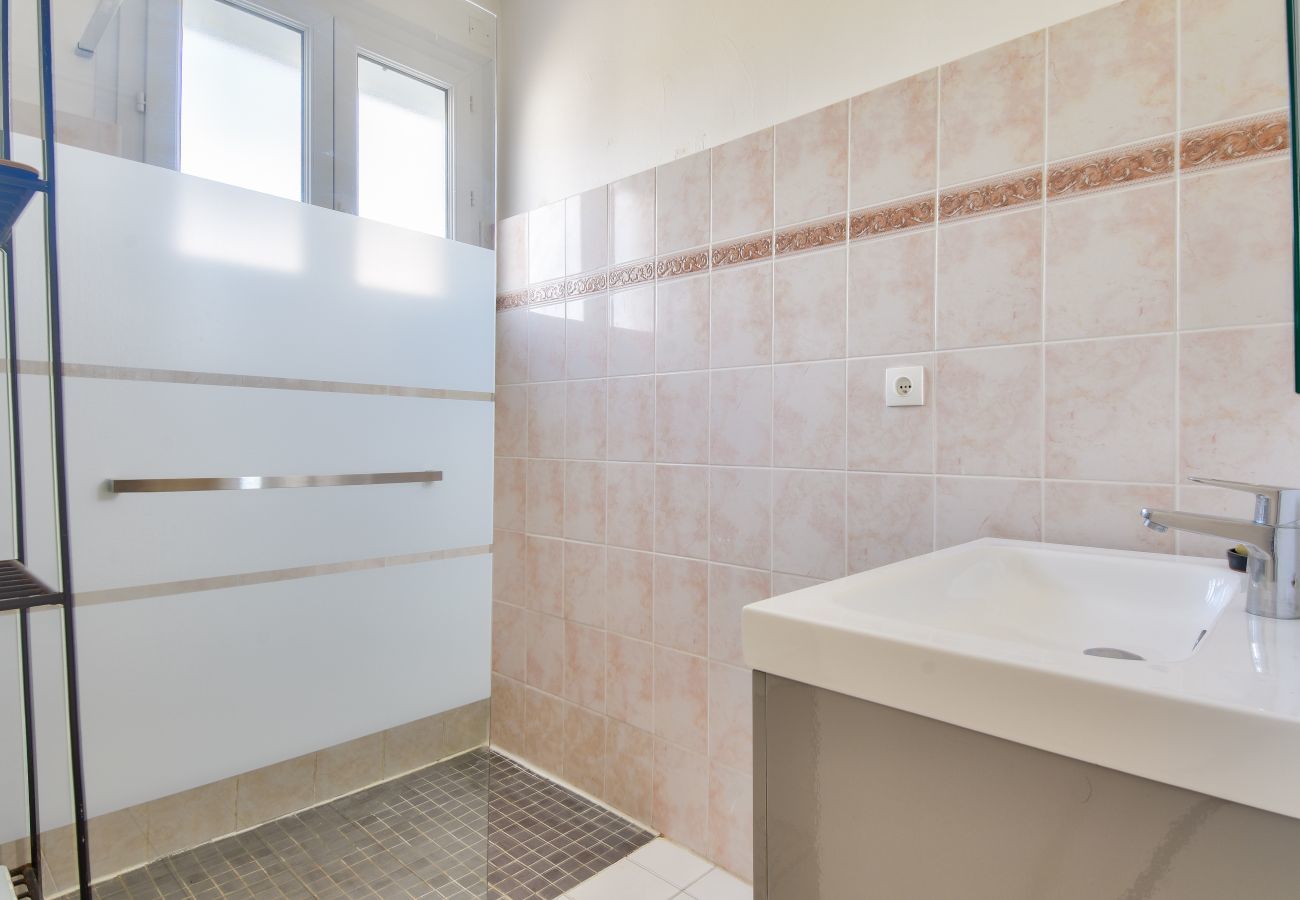 House in Barbâtre - 800m from beach - House 4 adults - 4 children