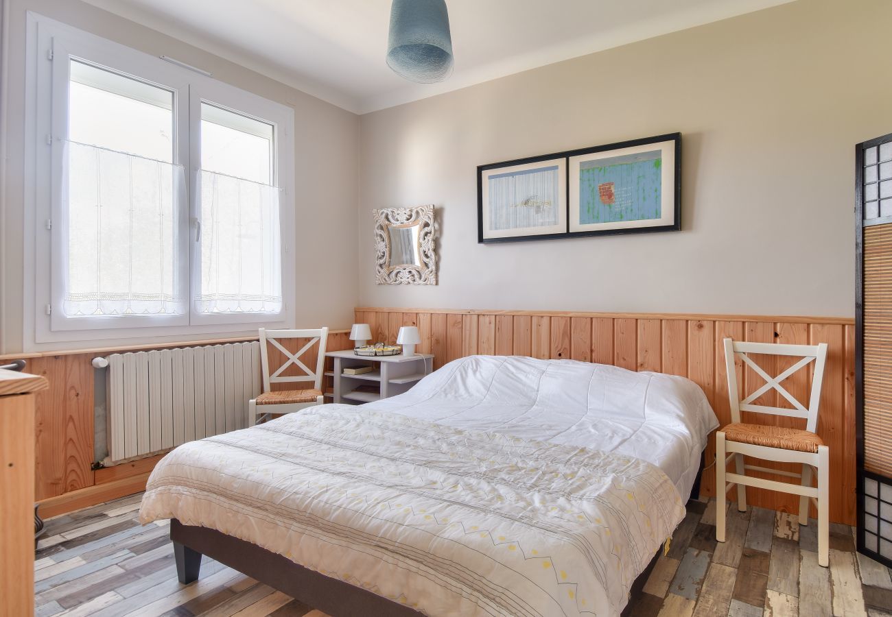 House in Barbâtre - 800m from beach - House 4 adults - 4 children