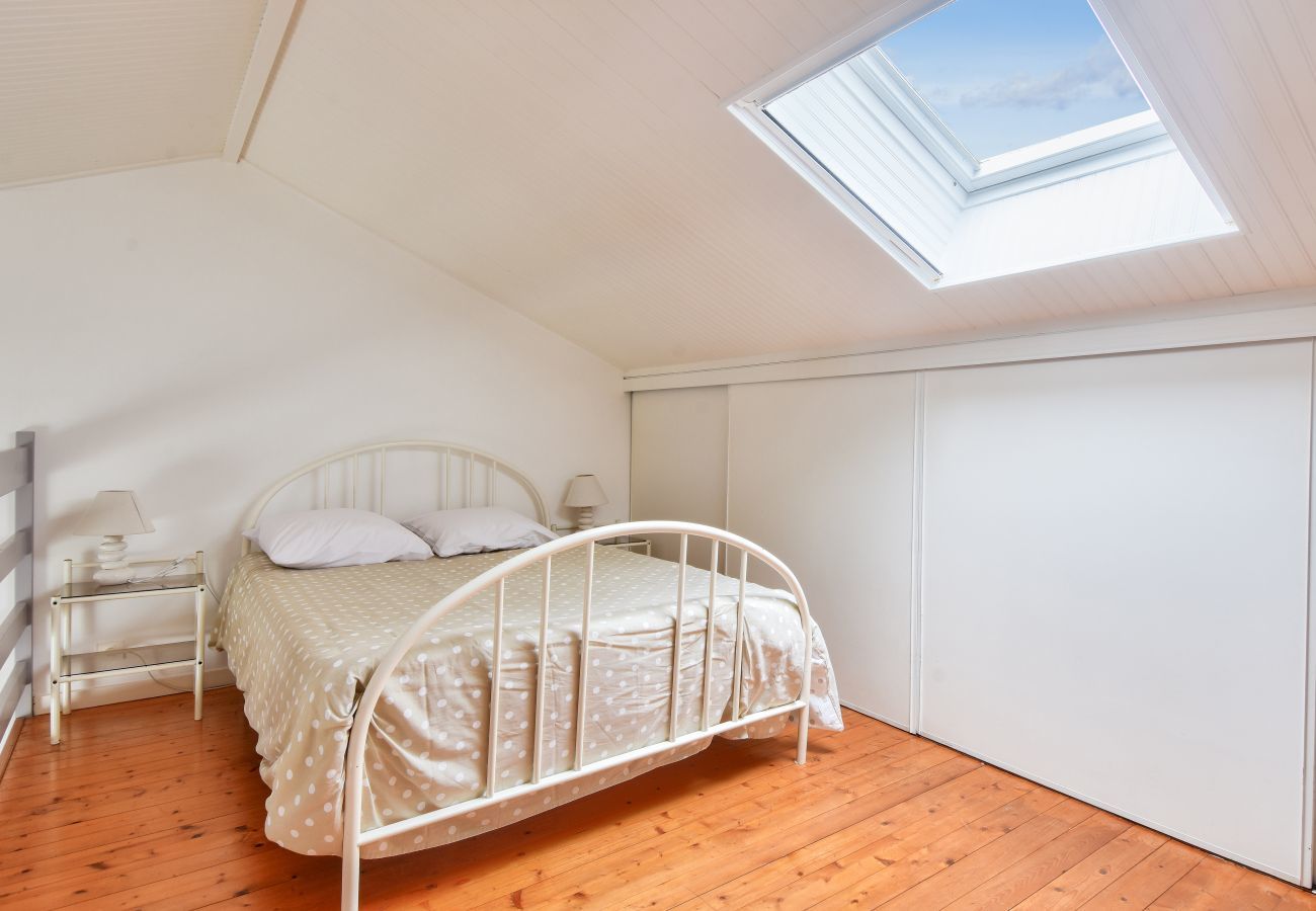 Terraced House in Saint-Hilaire-de-Riez - 150m beach - House for 4 - Colourful terrace