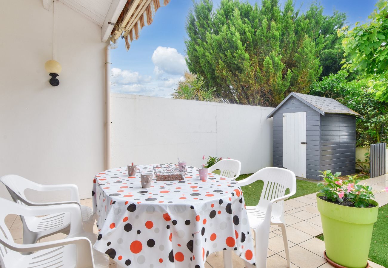 Terraced House in Saint-Hilaire-de-Riez - 150m beach - House for 4 - Colourful terrace