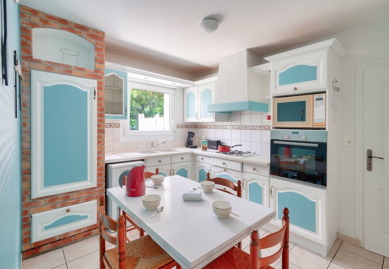 House in Le Guilvinec - Lovely, colourful family home for 6