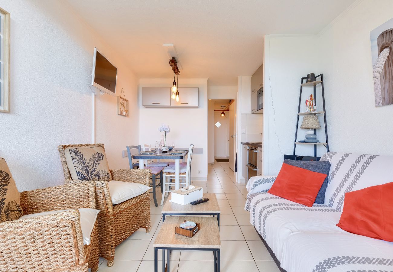 Apartment in Talmont-Saint-Hilaire - 4-person apartment with sea view and marina
