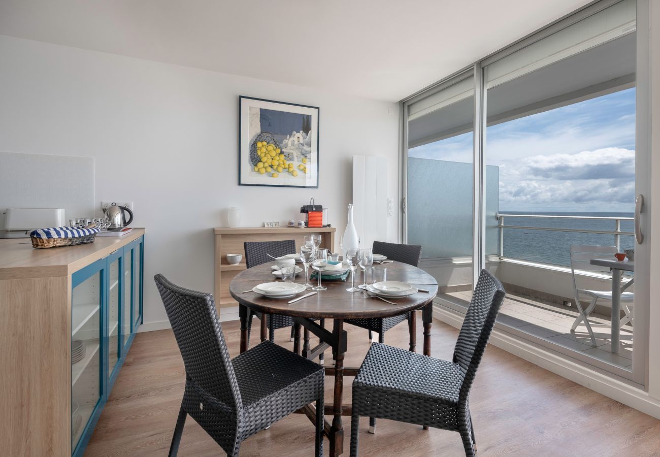Apartment in La Baule-Escoublac - Flat for 6 with sea view 40m from the beach 