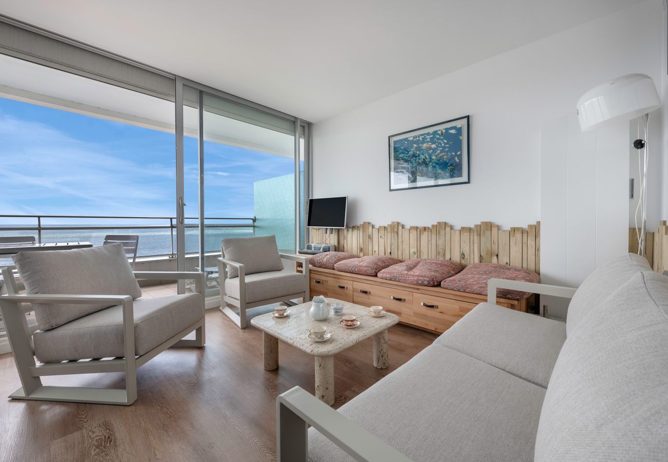 Apartment in La Baule-Escoublac - Flat for 6 with sea view 40m from the beach 