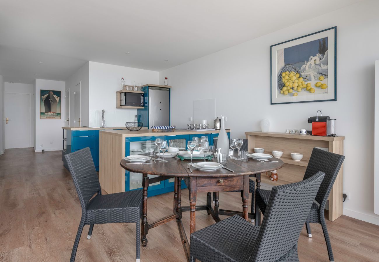 Apartment in La Baule-Escoublac - Flat for 6 with sea view 40m from the beach 