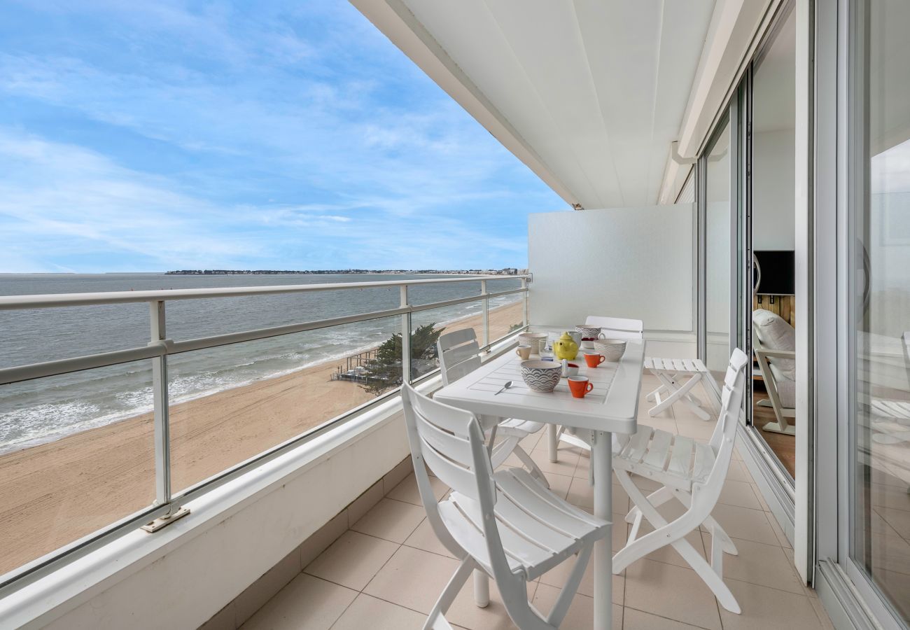 Apartment in La Baule-Escoublac - Flat for 6 with sea view 40m from the beach 