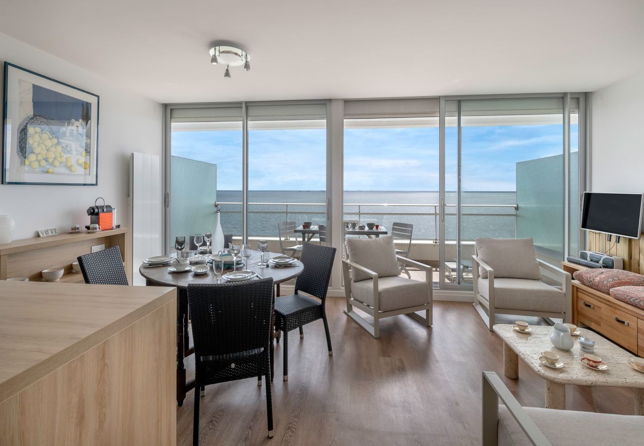 Apartment in La Baule-Escoublac - Flat for 6 with sea view 40m from the beach 