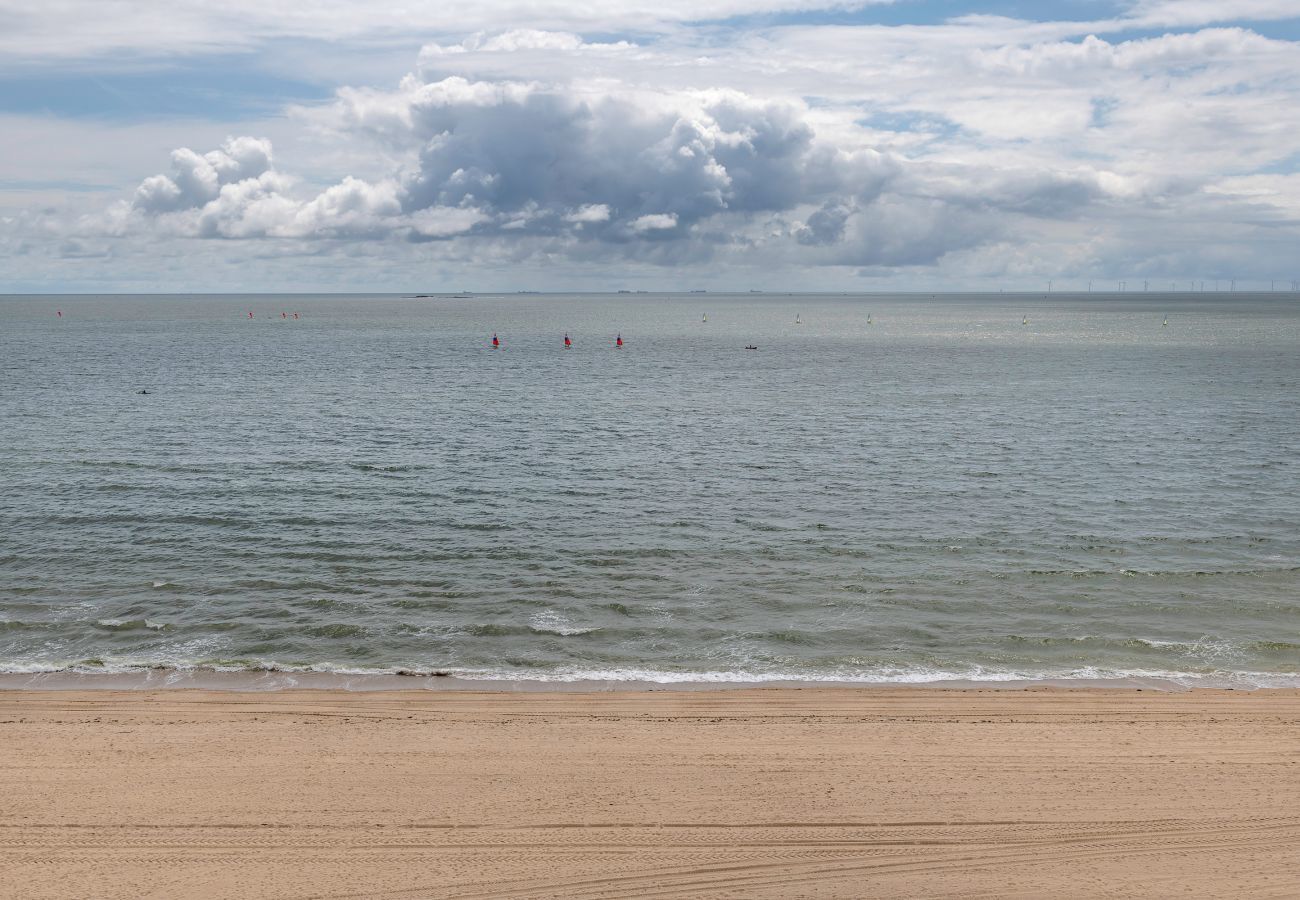 Apartment in La Baule-Escoublac - Flat for 6 with sea view 40m from the beach 