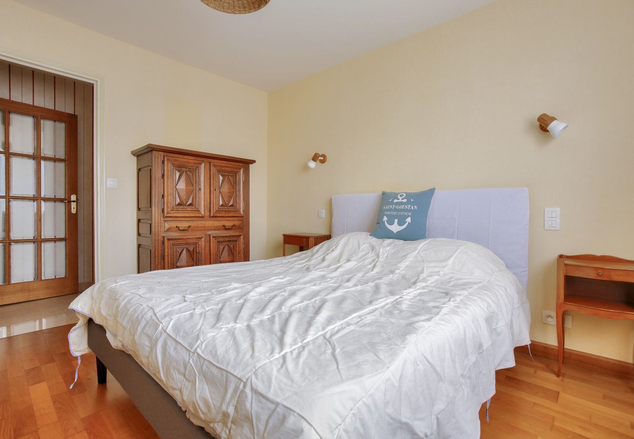 House in Pléneuf-Val-André - House with port view – sleeps 4 adults and 4 children