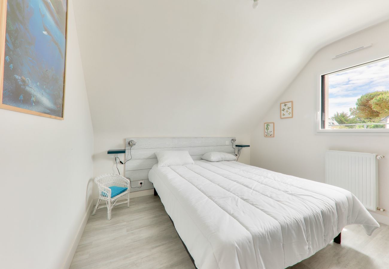 House in Saint-Gildas-de-Rhuys - House with garden - 400m from Les Govelins beach