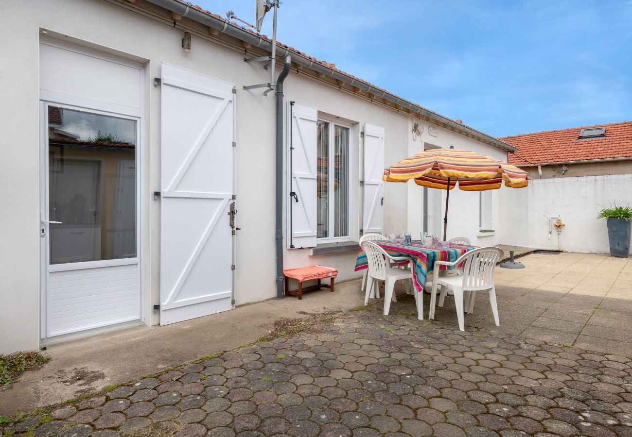 Terraced House in La Bernerie-en-Retz - Beach 200m away, house for 4