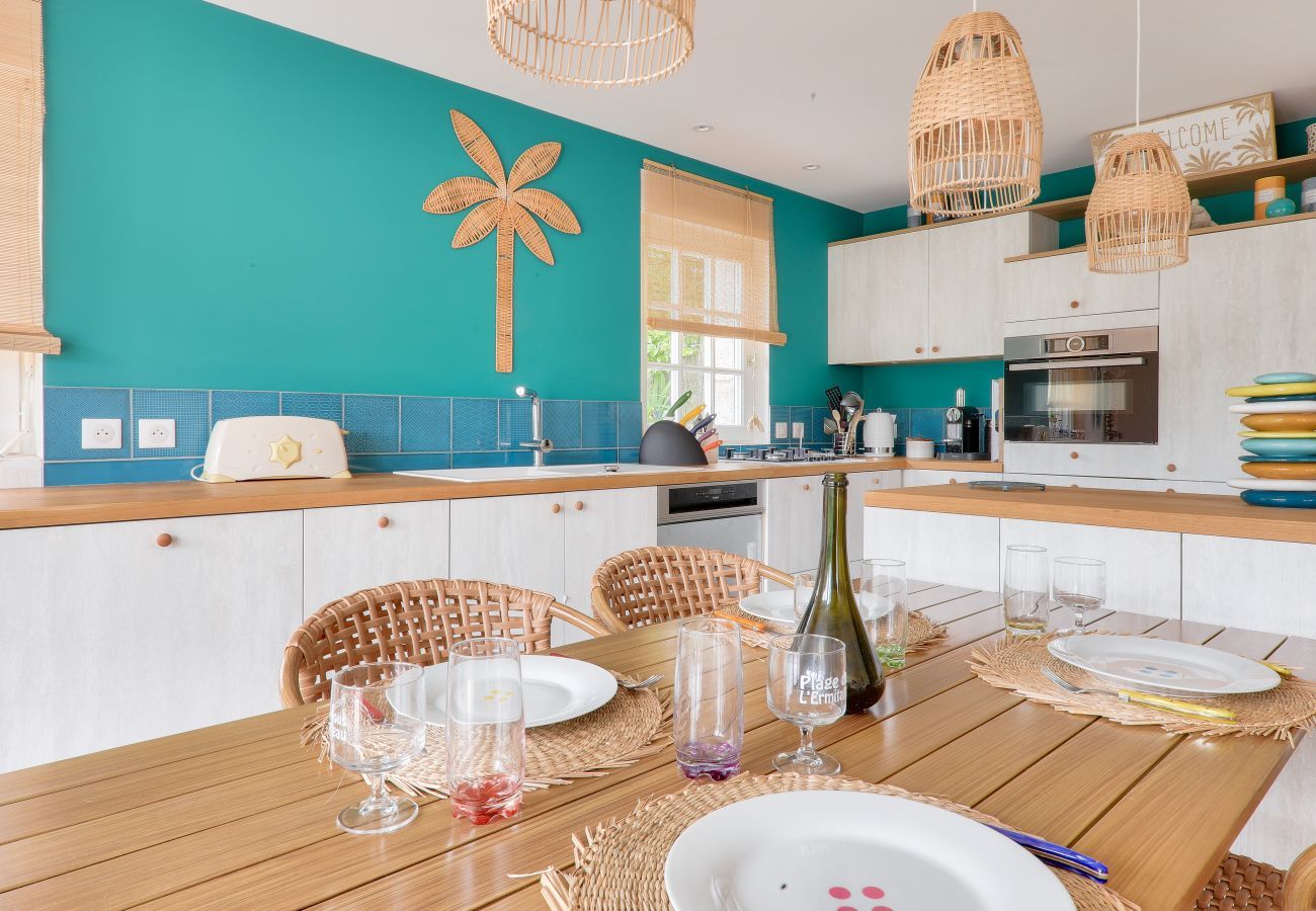 House in Arradon - House for 8 with pool 500m from the beach