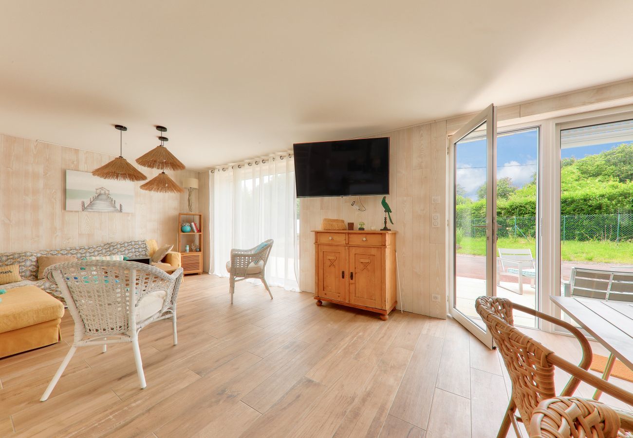 House in Arradon - House for 8 with pool 500m from the beach