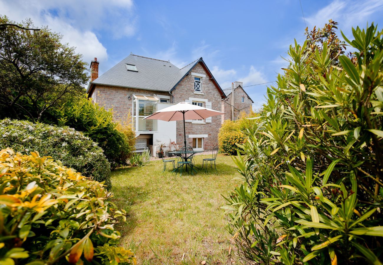 House in Erquy - Unique house for 6 adults and 2 children