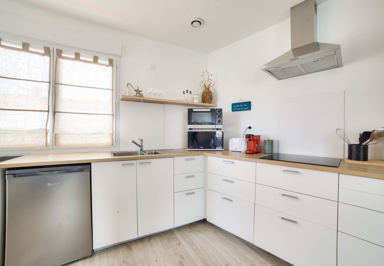 Studio in La Tranche-sur-Mer - 180m beach, lively area, studio for 2 people
