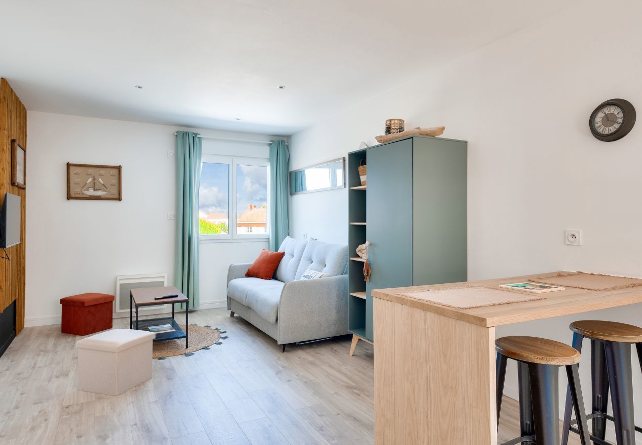 Studio in La Tranche-sur-Mer - 180m beach, lively area, studio for 2 people