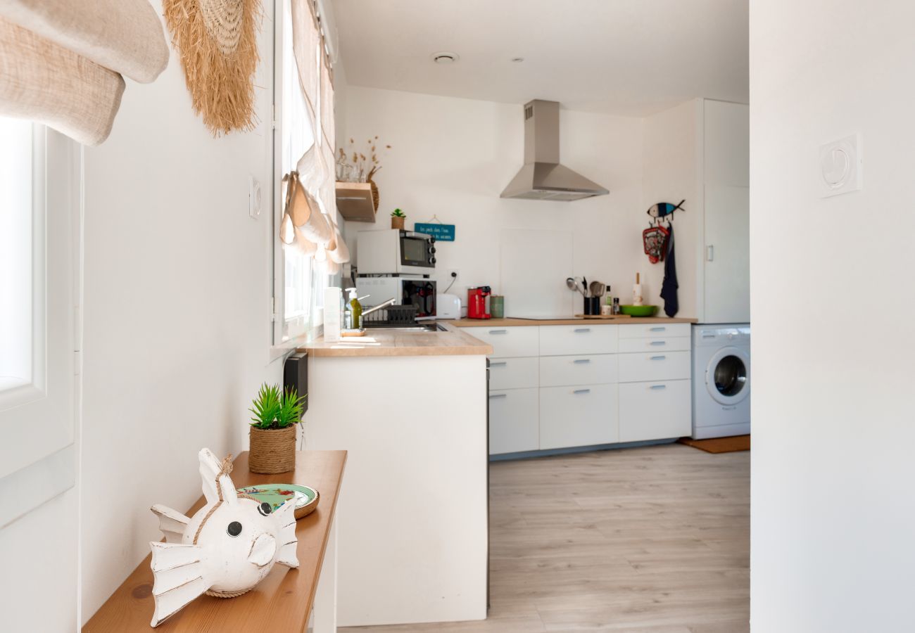 Studio in La Tranche-sur-Mer - 180m beach, lively area, studio for 2 people