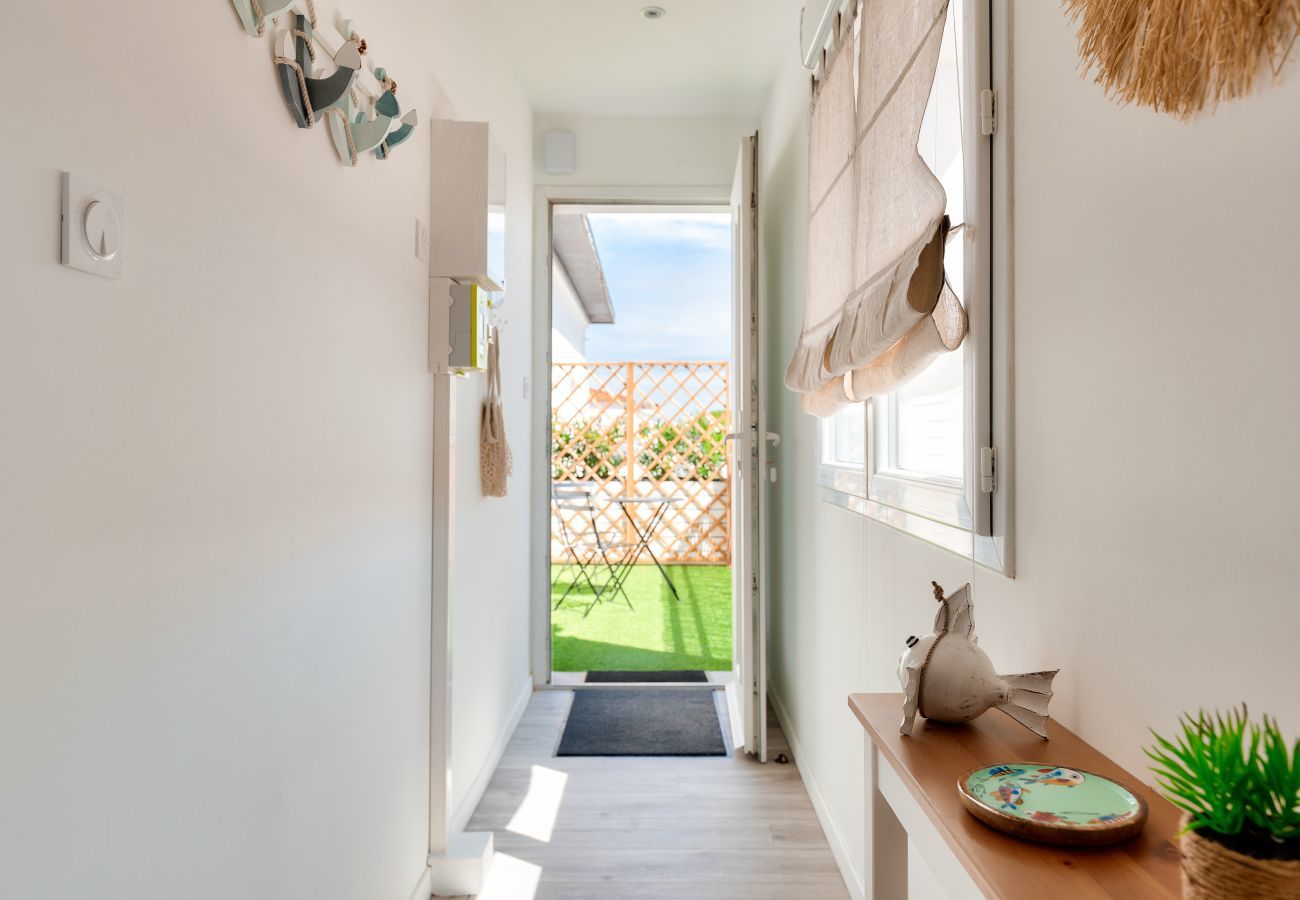 Studio in La Tranche-sur-Mer - 180m beach, lively area, studio for 2 people