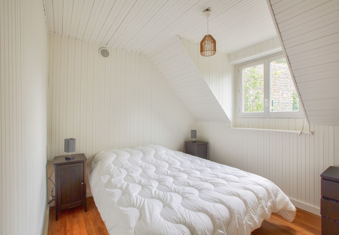 House in Pléneuf-Val-André - 190m from the beach, downtown, house for 8