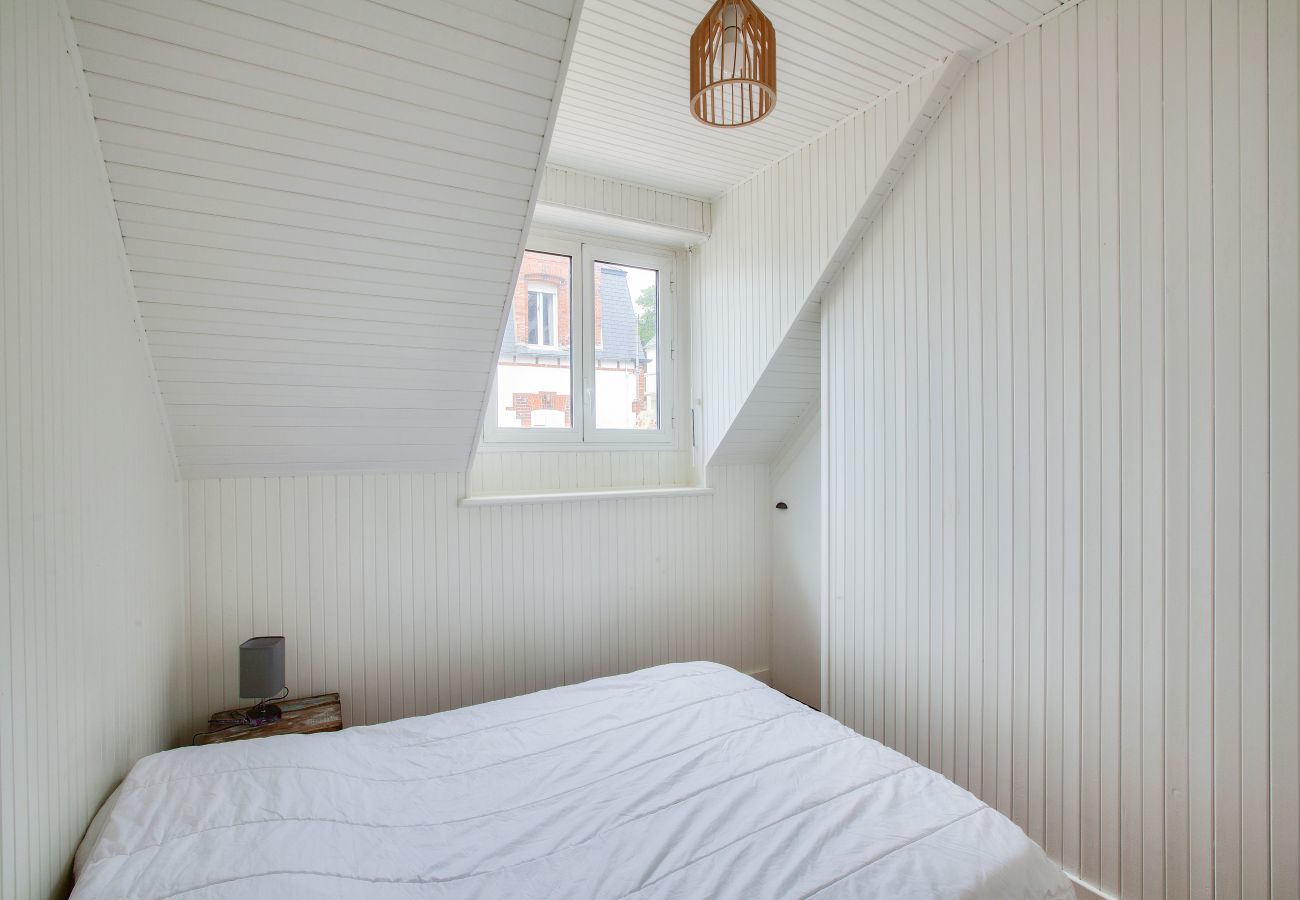 House in Pléneuf-Val-André - 190m from the beach, downtown, house for 8