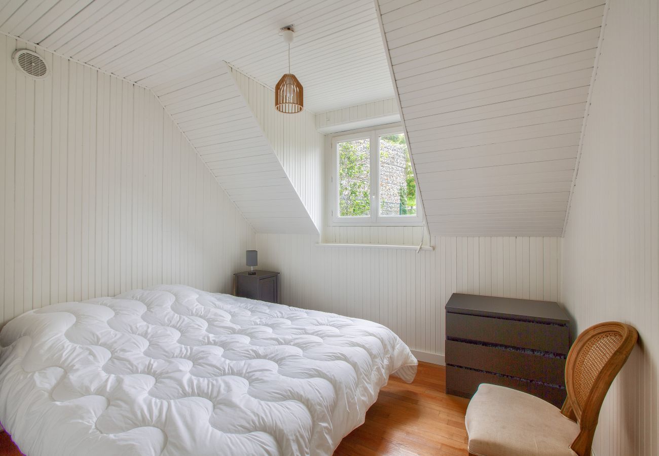 House in Pléneuf-Val-André - 190m from the beach, downtown, house for 8