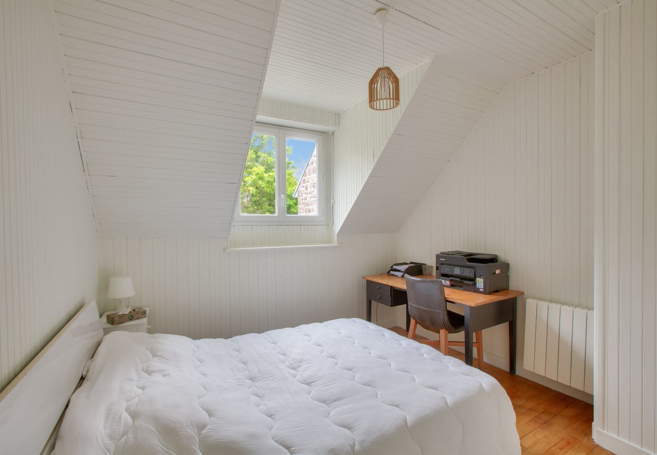 House in Pléneuf-Val-André - 190m from the beach, downtown, house for 8