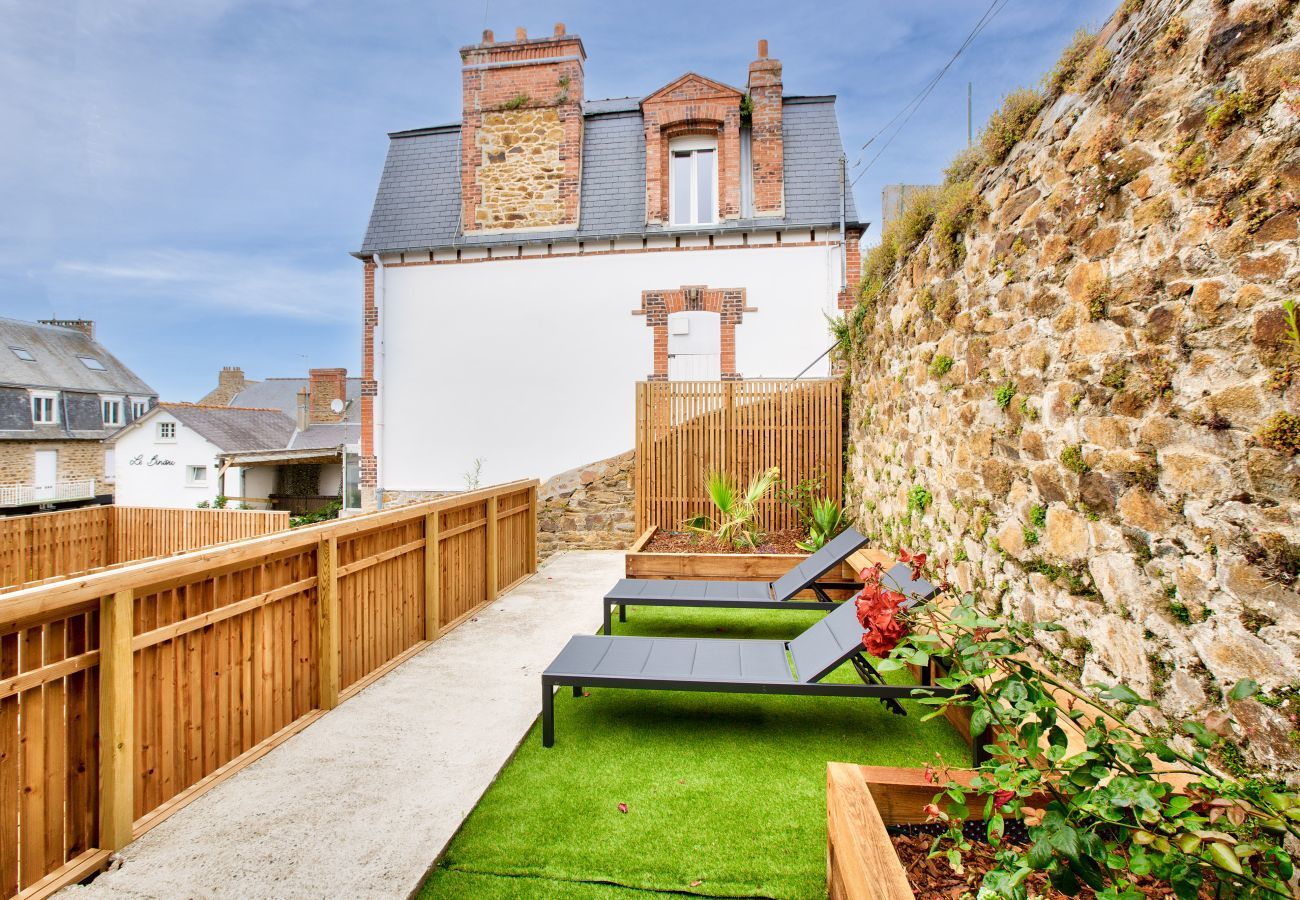 House in Pléneuf-Val-André - 190m from the beach, downtown, house for 8