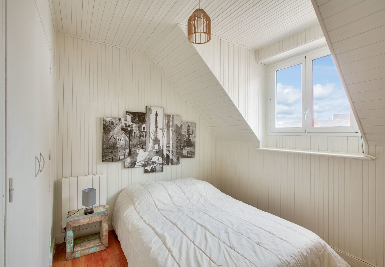 House in Pléneuf-Val-André - 190m from the beach, downtown, house for 8