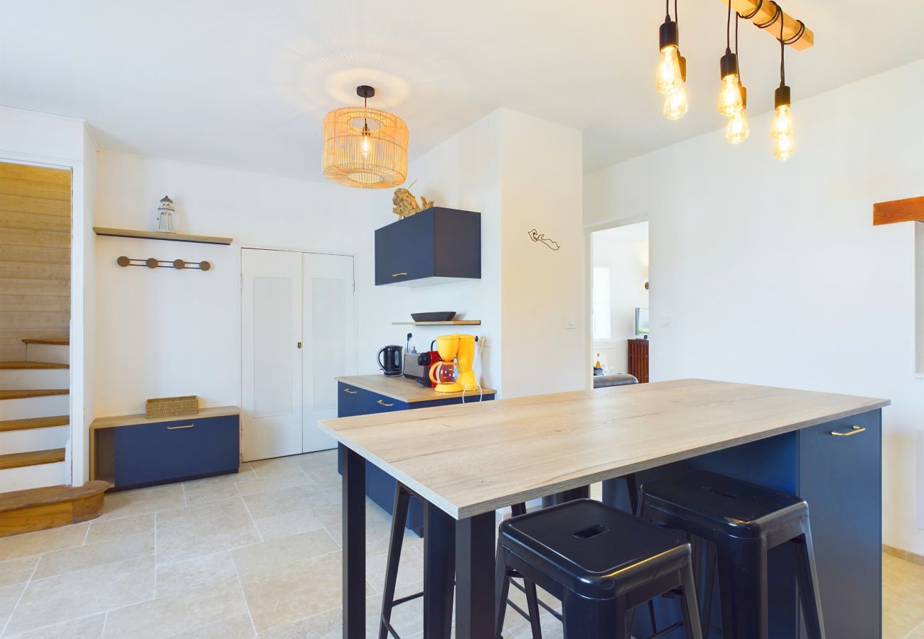 House in Saint-Clément-des-Baleines - 180m from the seaside, house for 11