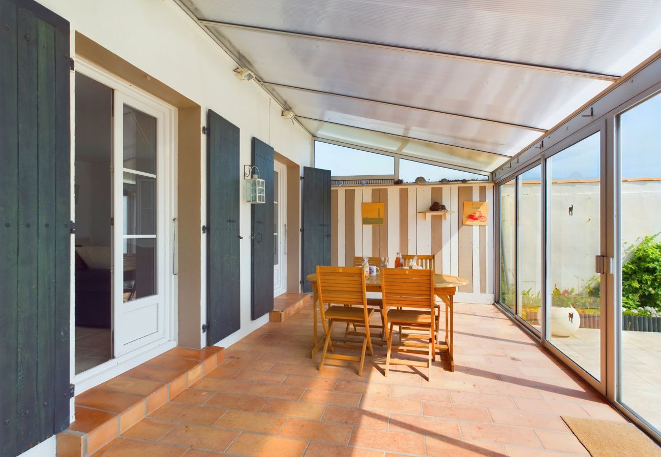 House in Saint-Clément-des-Baleines - 180m from the seaside, house for 11