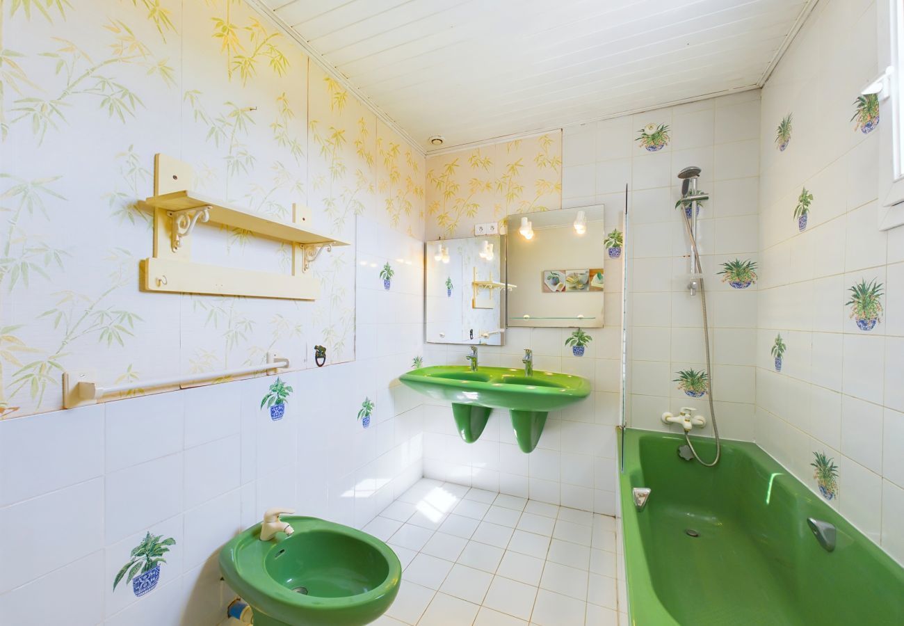 House in Saint-Clément-des-Baleines - 180m from the seaside, house for 11