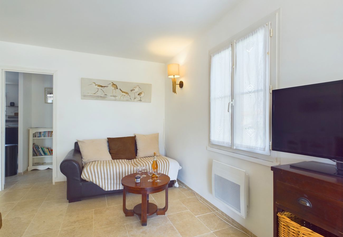 House in Saint-Clément-des-Baleines - 180m from the seaside, house for 11