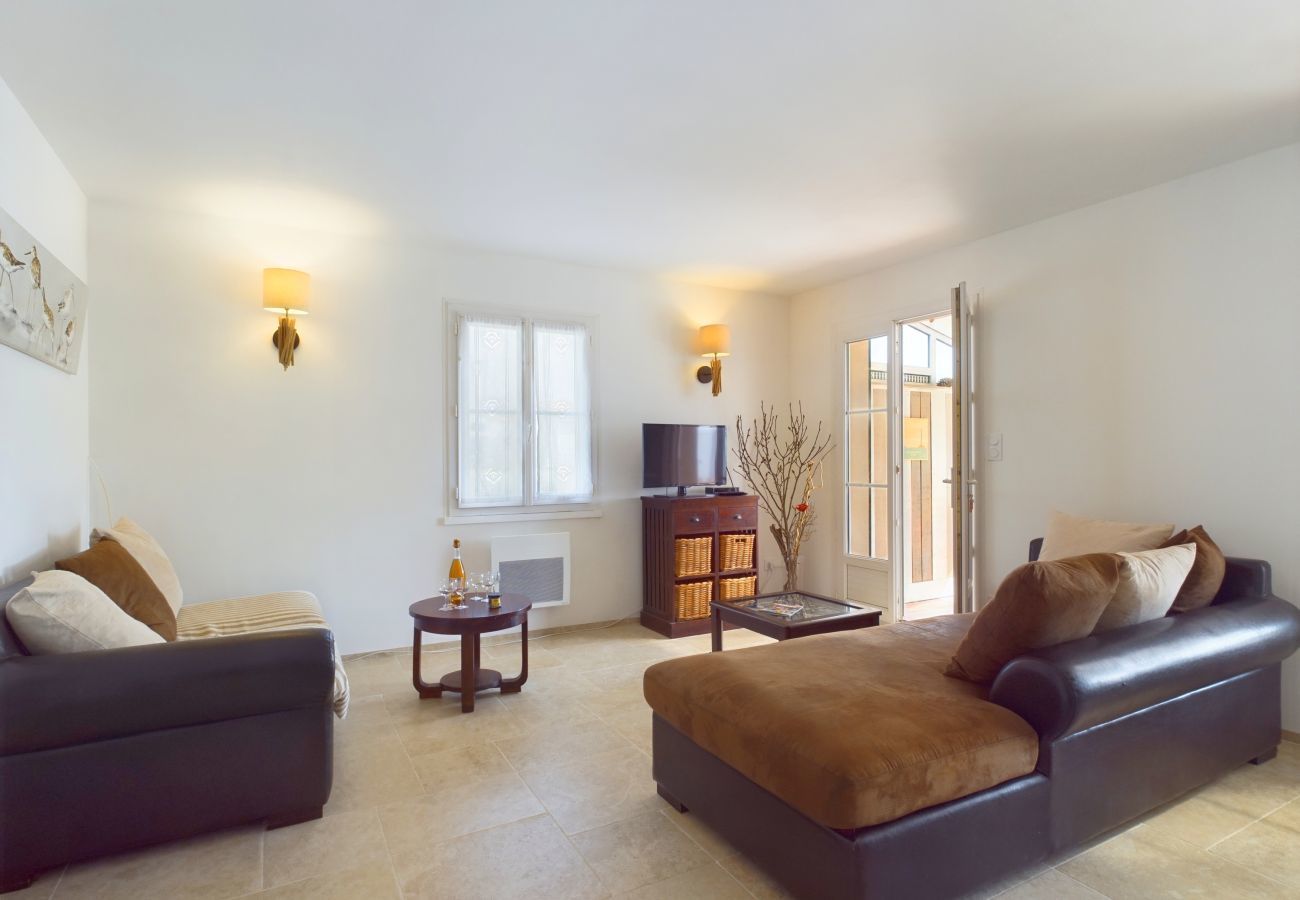 House in Saint-Clément-des-Baleines - 180m from the seaside, house for 11