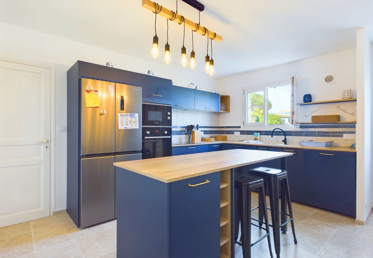 House in Saint-Clément-des-Baleines - 180m from the seaside, house for 11